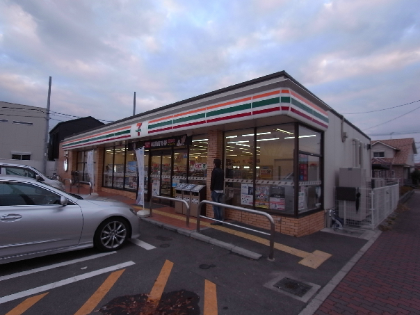 コンビニ　セブンイレブン 神戸丸塚1丁目店（コンビニ）まで486m