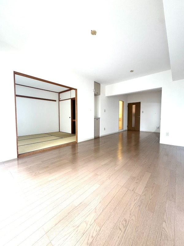 その他部屋・スペース　バルコニー側から見たお部屋♪