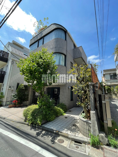 建物外観　閑静な住宅街に位置しております。