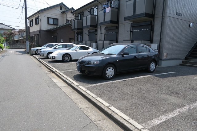駐車場　【空要確認】敷地内に駐車場あり