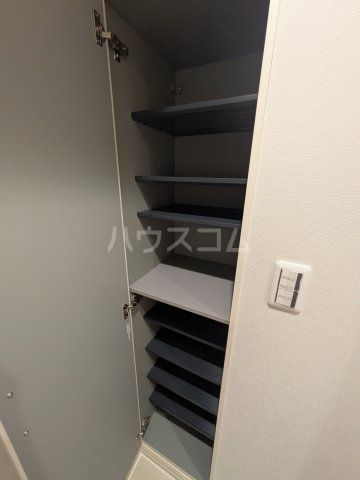 コンフォリア・リヴ戸田公園の内装写真