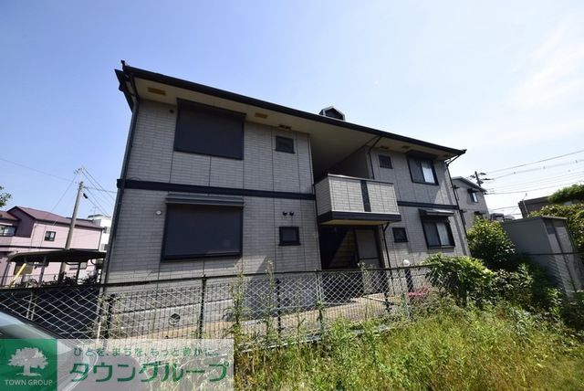 建物外観　2階建ての1階