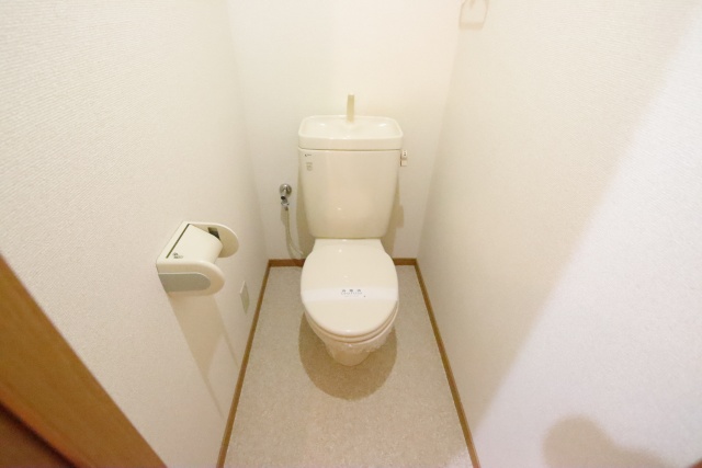 トイレ　※別室の参考写真の為、現況優先です。