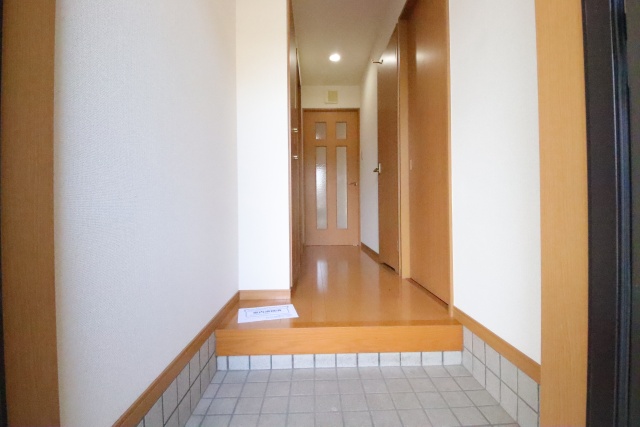 玄関　※別室の参考写真の為、現況優先です。