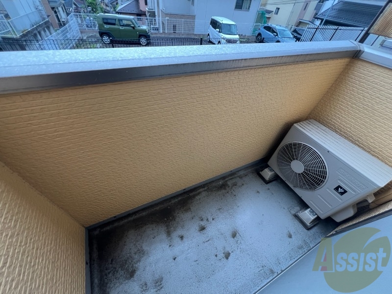バルコニー　バルコニーを撮影しました。洗濯物を干すのに十分な広さですね。