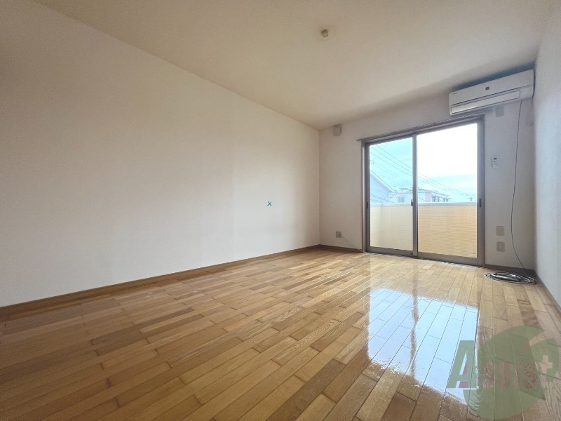 居室・リビング　リビングを撮影しました。生活のメインとなるお部屋ですね。