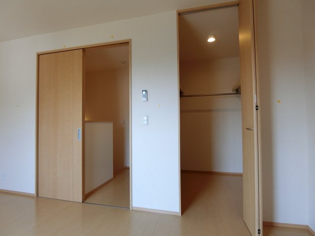 収納　ウォークインクローゼット＊別室参考