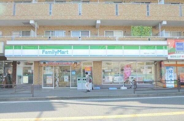 コンビニ　ファミリーマート 宮前小台一丁目店（コンビニ）まで443m