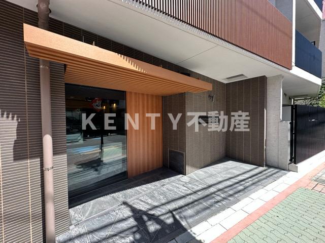 エントランス　落ち着いたエントランスです