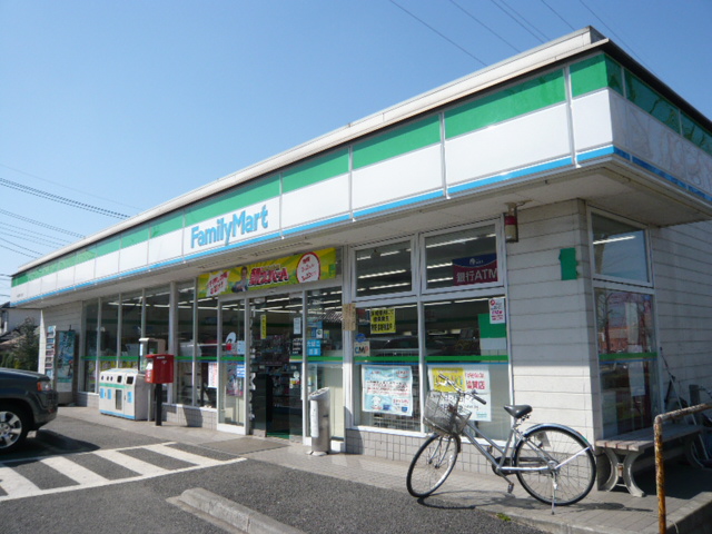 コンビニ　ファミリーマート（コンビニ）まで761m