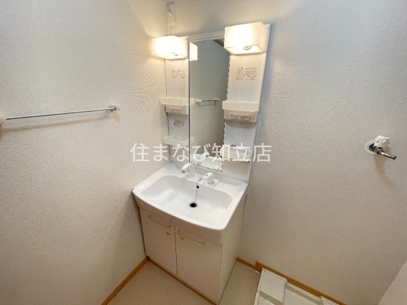 洗面設備　反転同型タイプ