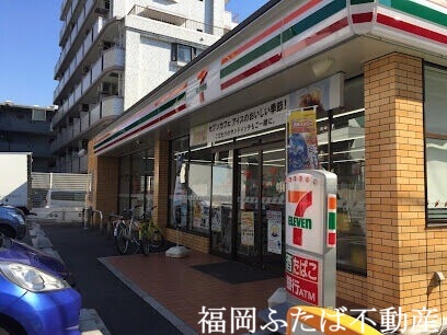 コンビニ　セブンイレブン福岡中央高校北店（コンビニ）まで181m