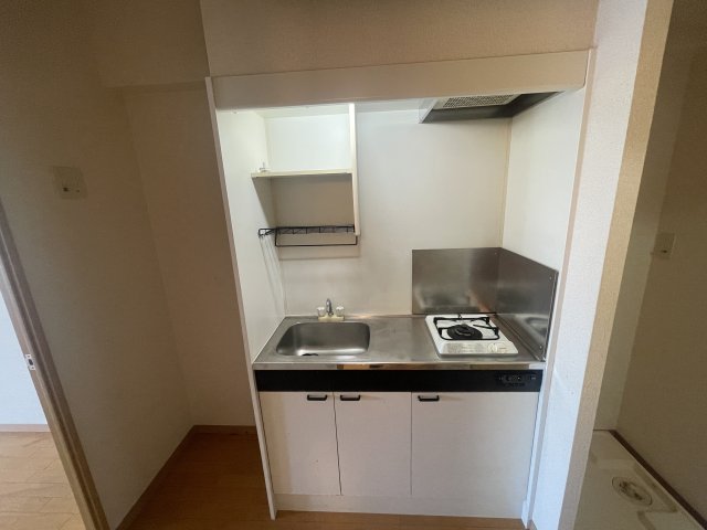 キッチン　※写真は同じマンションの違う部屋のものになります。