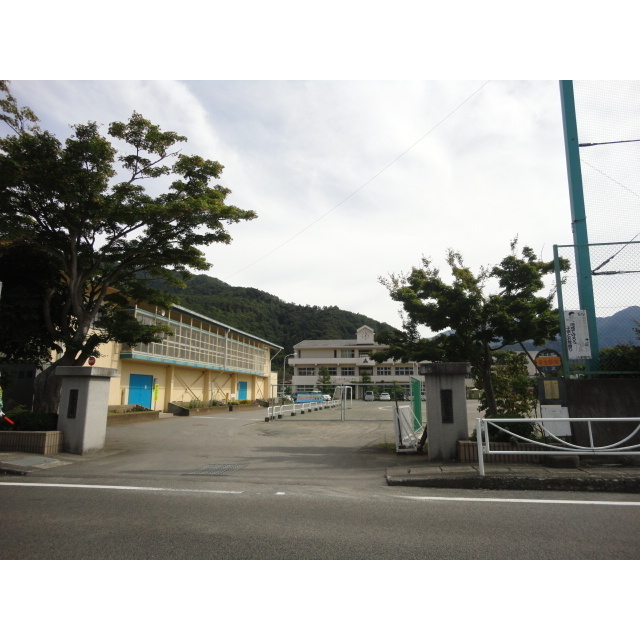 小学校　都留市立　禾生第一小学校（小学校）まで683m