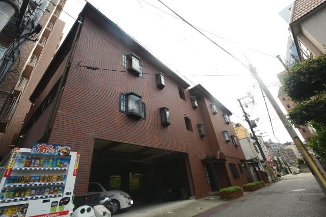建物外観　居住者専用のごみ置き場があります☆