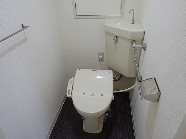 トイレ　同物件別部屋写真です