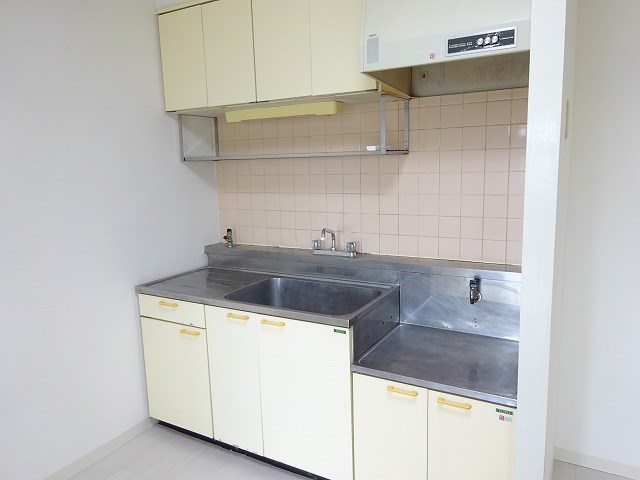 キッチン　同物件別部屋写真です