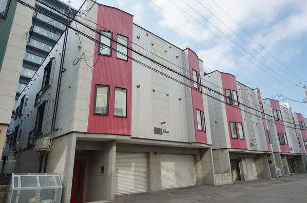 建物外観　地下鉄駅まで徒歩3分☆