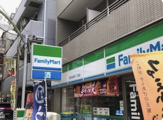 コンビニ　ファミリーマート明大前店（コンビニ）まで219m