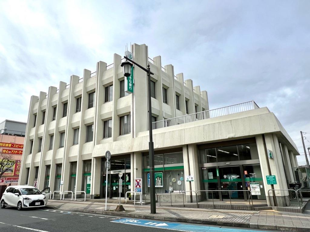 銀行　埼玉りそな銀行 蓮田支店（銀行）まで923m