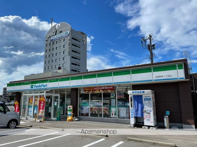 コンビニ　ファミリーマート（コンビニ）まで359m