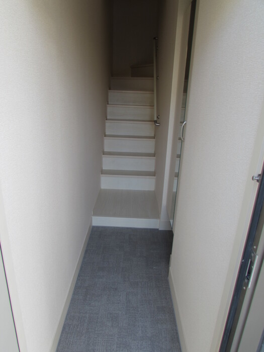 建物外観　室内階段