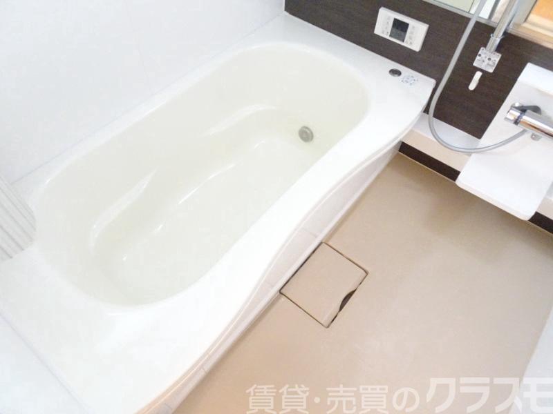 バス・シャワールーム　浴室乾燥機＆追焚機能付き広々バスルーム♪
