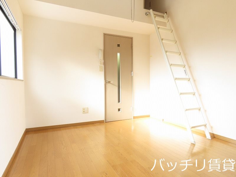 居室・リビング　同型タイプの為、現状を優先致します。