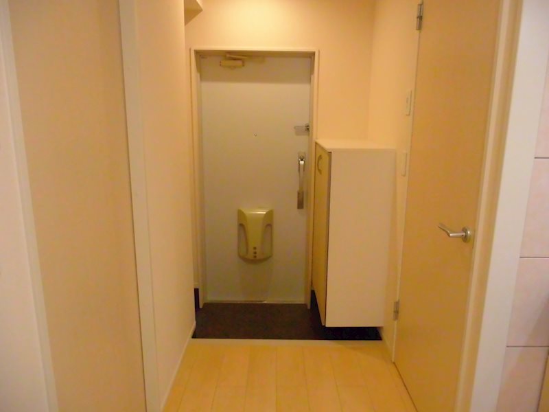 玄関　※画像は105号室参照です。