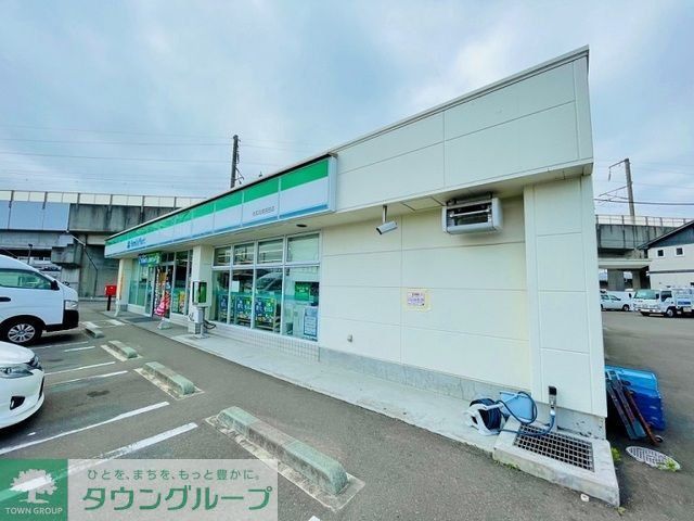 コンビニ　ファミリーマート名取高舘吉田店（コンビニ）まで330m