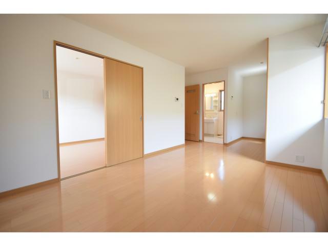 居室・リビング　１階の角部屋です！