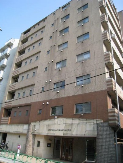 建物外観　鉄筋コンクリート造のがっちりとした建物。