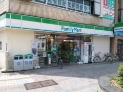 コンビニ　ファミリーマート鷺洲五丁目店（コンビニ）まで555m