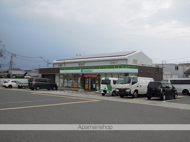 コンビニ　ファミリーマート（コンビニ）まで359m