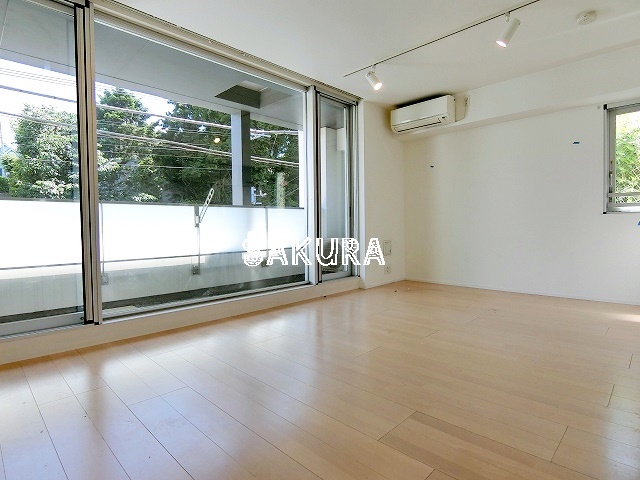 居室・リビング　開放感のあるゆったりとしたお部屋です♪