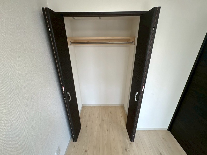 収納　寝室の収納です。部屋がすっきり片付きます。