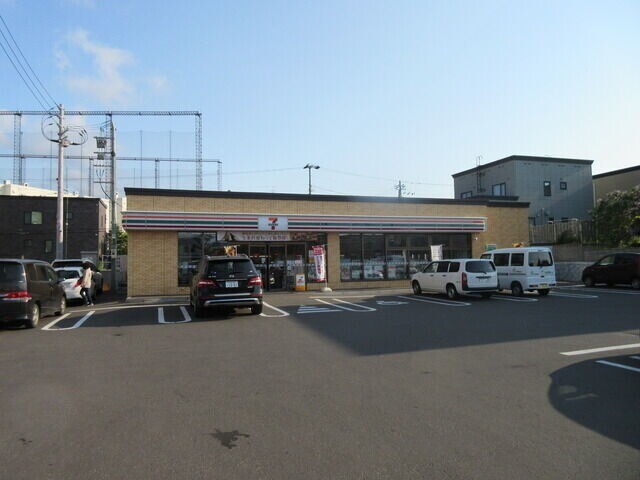 コンビニ　セブンイレブン札幌西岡2条店（コンビニ）まで288m