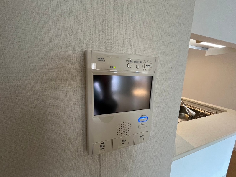 セキュリティ　ＴＶモニター付インターホンです。来客者の顔が見えるので安心！