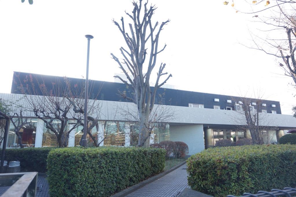 図書館　蕨市立図書館（図書館）まで297m