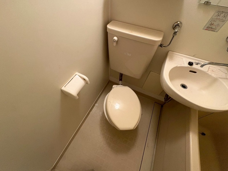 トイレ　こちらはトイレです。清潔感があり、安心して使用できます。