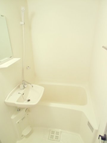 バス・シャワールーム　※別部屋のお写真で、現況優先と致します。