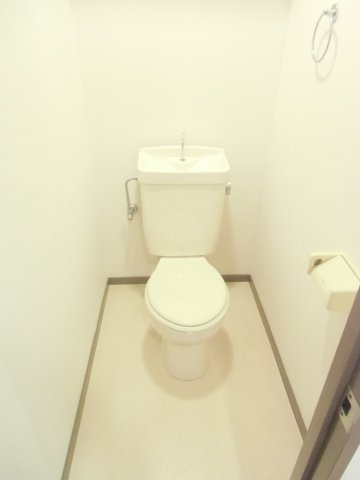 トイレ　※別部屋のお写真で、現況優先と致します。