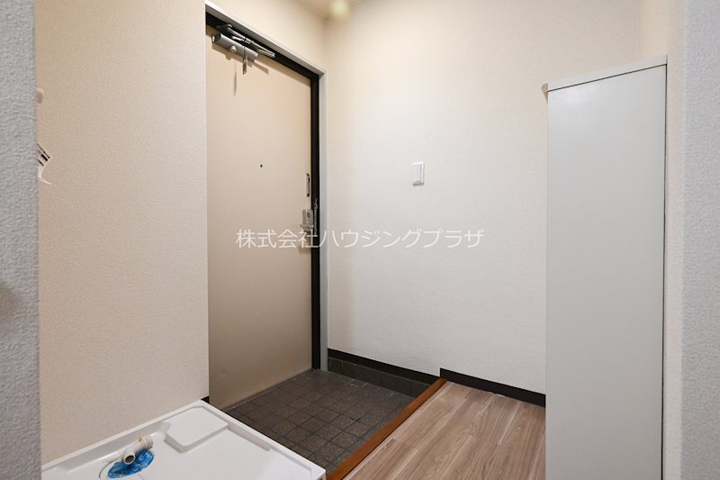 玄関　玄関　※別室参考写真となります