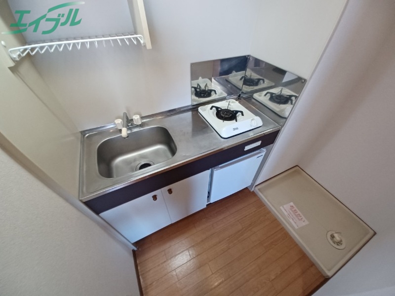 キッチン　別部屋反転参考写真です