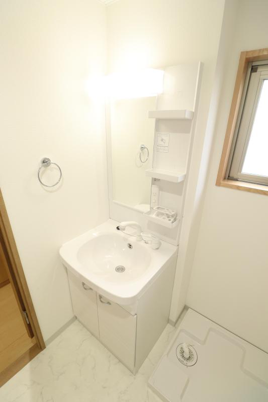洗面設備　イメージ写真　実際のお部屋とは色や形が異なります。
