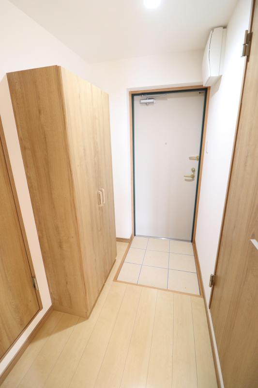 玄関　イメージ写真　実際のお部屋とは色や形が異なります。