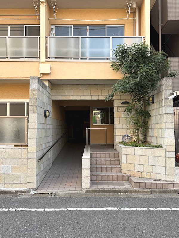 建物外観　マンション入口