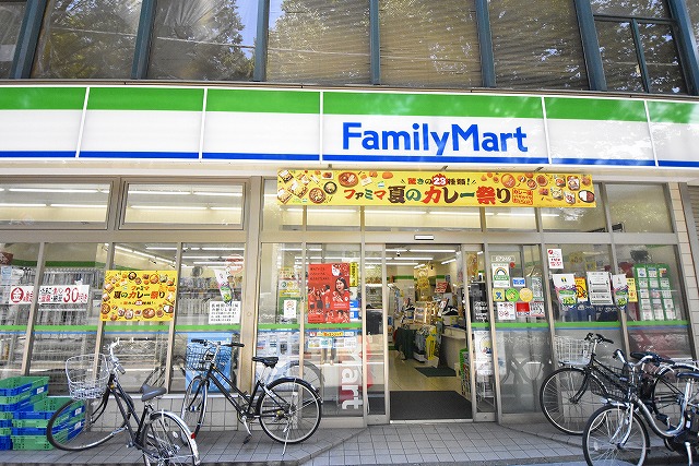 コンビニ　ファミリーマート 千歳船橋駅北店（コンビニ）まで57m