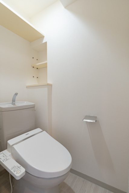 トイレ　※写真は同タイプ住戸です。