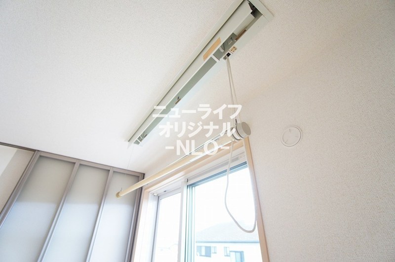 その他設備　雨の日や花粉の季節に助かる室内物干し設置済み☆